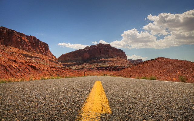 Canyon road yellow line mountains free wallpaper for desktop - medium preview image