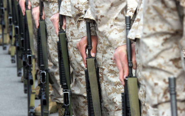 Soldiers camouflage guns city depth free wallpaper for desktop - medium preview image