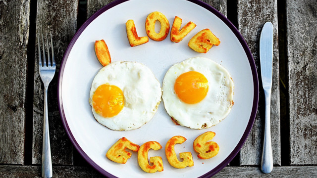 Plate eggs love fork knife free wallpaper for desktop - medium preview image
