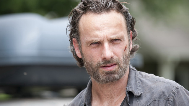 Bearded man gray shirt serious free wallpaper for desktop - medium preview image