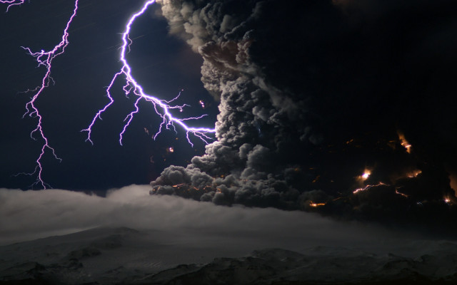 Storm cloud lightning mountain volcano free wallpaper for desktop - medium preview image