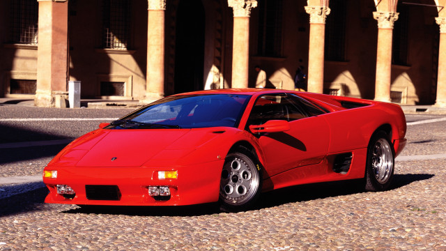 Red sports car building columns free wallpaper for desktop - medium preview image