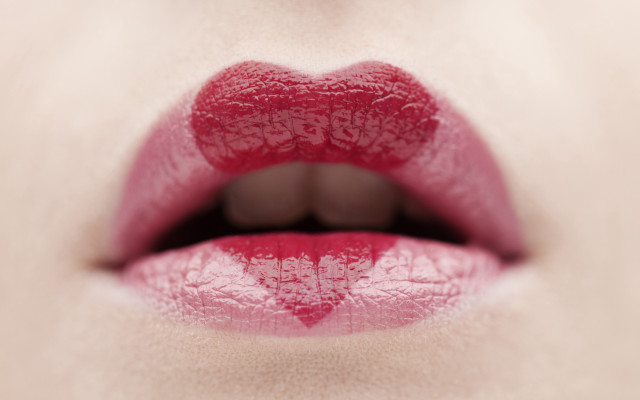 Red lipstick woman heart airbrush free wallpaper for desktop - medium preview image