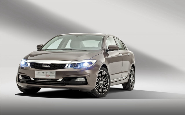 Silver car studio gray white free wallpaper for desktop - medium preview image