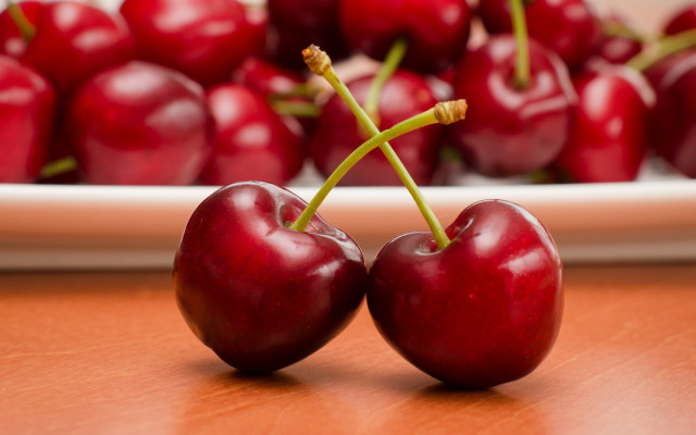Cherry plate bowl blurry food free wallpaper for desktop - medium preview image