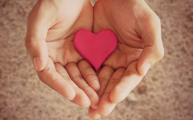 Heart hands pink ambient love free wallpaper for desktop - medium preview image