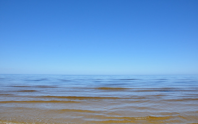 Ocean shore beach blue sky free wallpaper for desktop - medium preview image