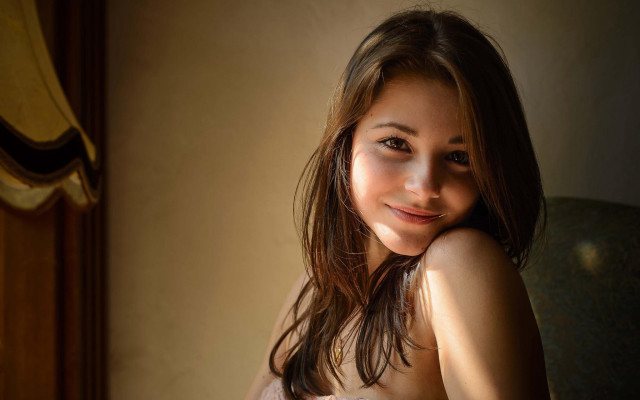 Woman white dress portrait indoor free wallpaper for desktop - medium preview image