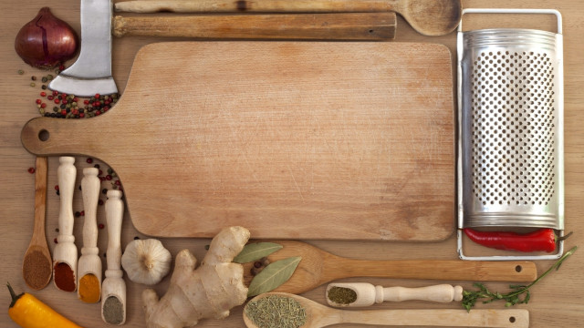Spices cuttingboard knife garlic peppermills free wallpaper for desktop - medium preview image