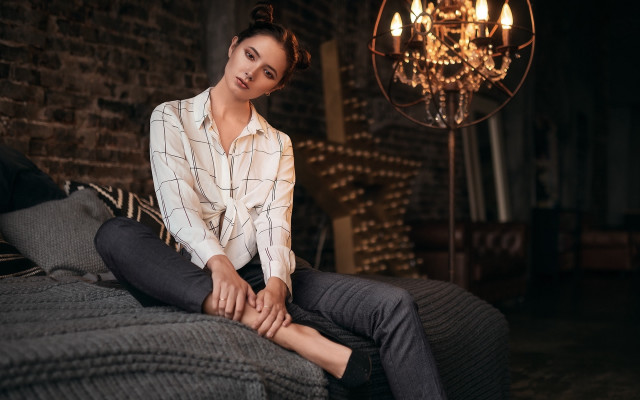 Woman sitting bed chandelier barbizon free wallpaper for desktop - medium preview image