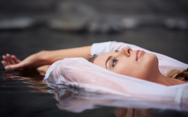 Woman water white dress veil #2 free wallpaper for desktop - medium preview image