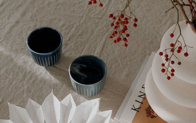 Table vase cups card flower free wallpaper for desktop - medium preview image