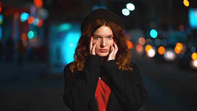 Arabella rankin hat portrait bokeh free wallpaper for desktop - medium preview image