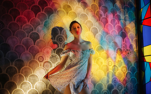 Kitsch fashion woman colorful wall free wallpaper for desktop - medium preview image