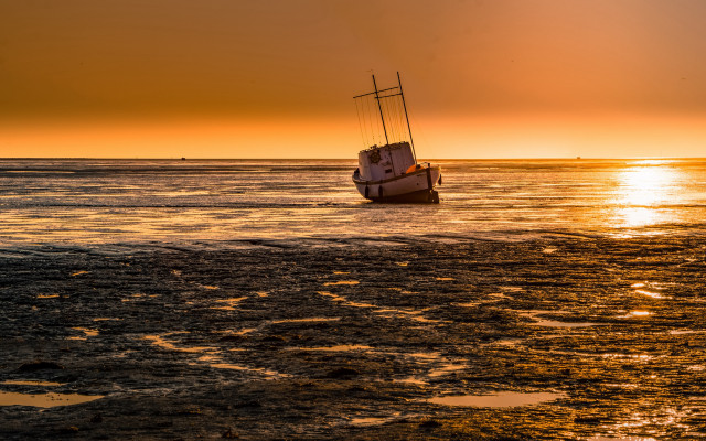 Boat sunset ocean shore fire free wallpaper for desktop - medium preview image