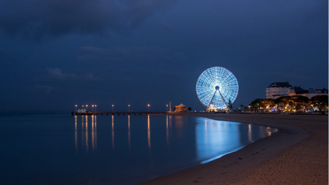 Ferris wheel beach night cityscape free wallpaper for desktop - medium preview image