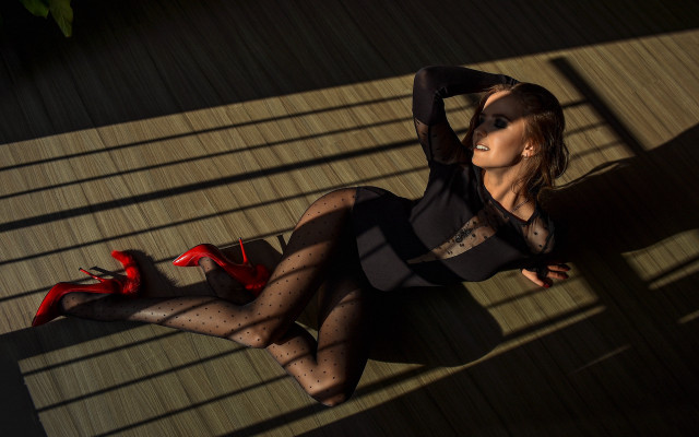 Woman black dress red shoes free wallpaper for desktop - medium preview image