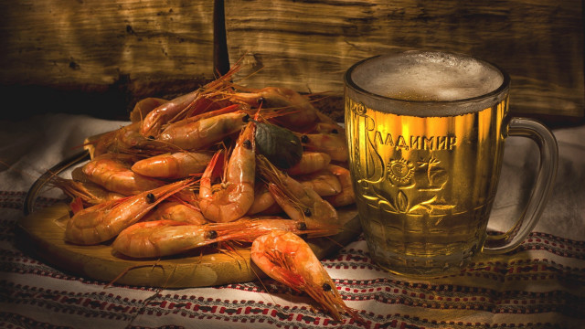 Shrimp beer tablecloth wood background free wallpaper for desktop - medium preview image