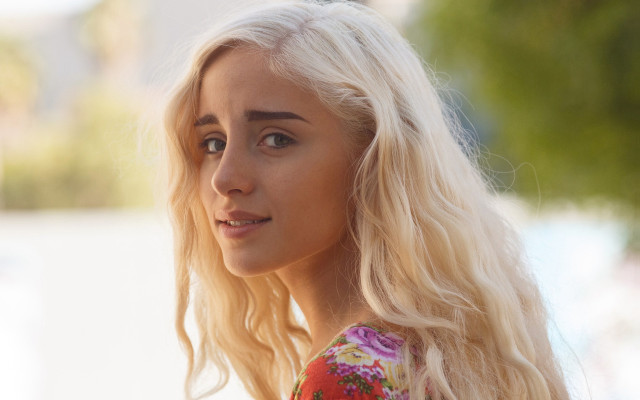 Blonde woman flower shirt serious free wallpaper for desktop - medium preview image