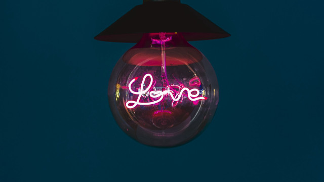 Lightbulb neon sign dark sky free wallpaper for desktop - medium preview image