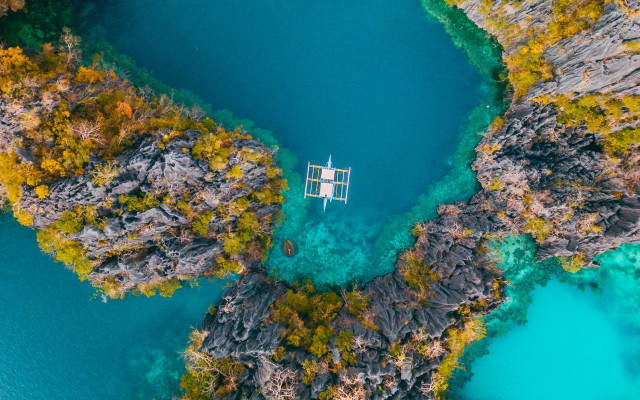 Lake mountains boat dock autumn free wallpaper for desktop - medium preview image