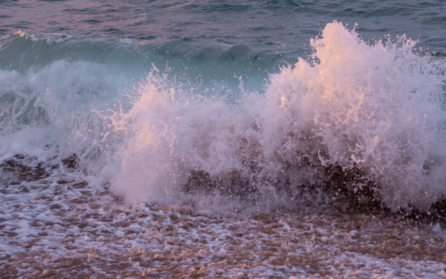 Wave shore sunset impressionist motion free wallpaper for desktop - medium preview image