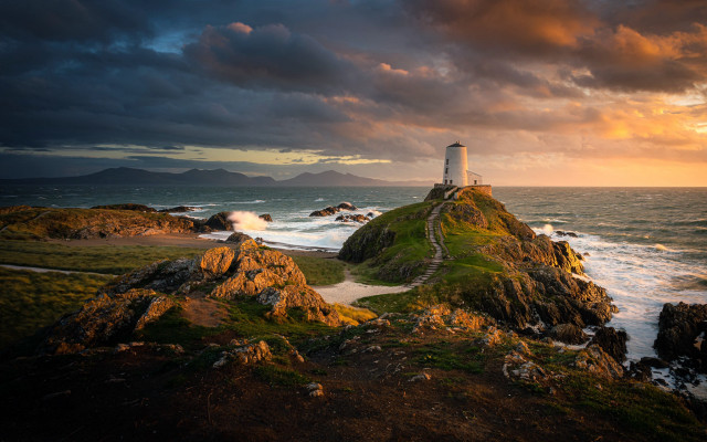 Lighthouse rocky outcrop sunset clouds free wallpaper for desktop - medium preview image