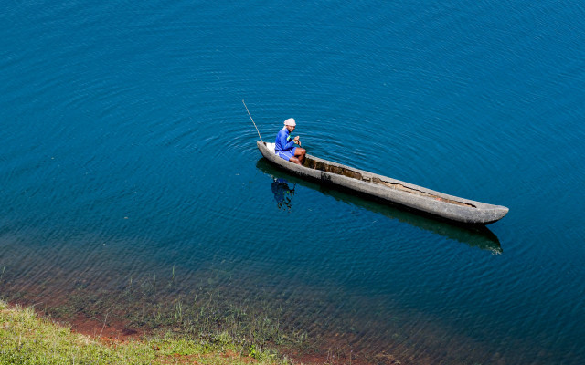 Canoe fishing lake ecological tranquil free wallpaper for desktop - medium preview image