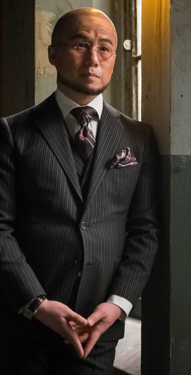 Man suit tie doorway hands free wallpaper for mobile - medium preview image