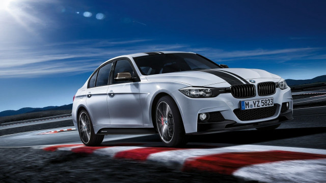 White car race track sky free wallpaper for desktop - medium preview image