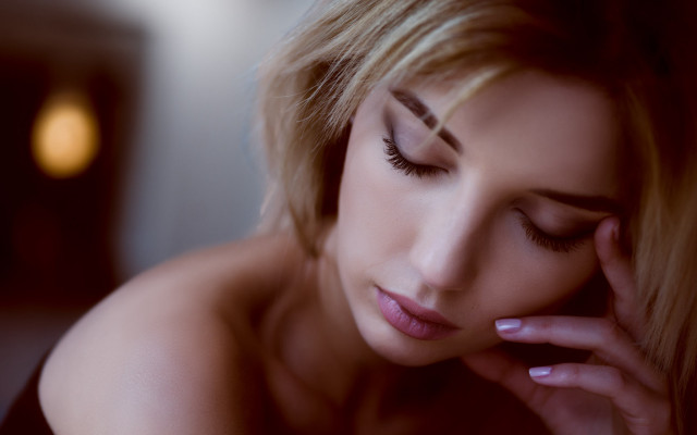 Woman portrait blurry depthoffield EszterMattioni free wallpaper for desktop - medium preview image