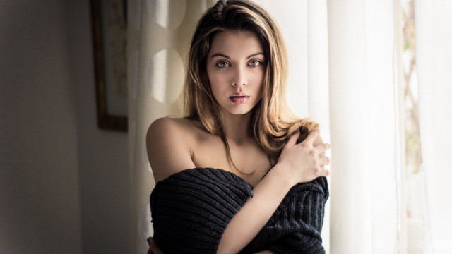 Woman black dress surprised portrait free wallpaper for desktop - medium preview image