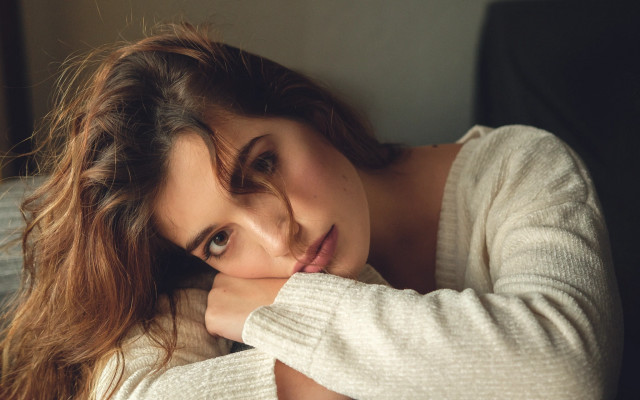 Woman longhair portrait browneyes mole free wallpaper for desktop - medium preview image