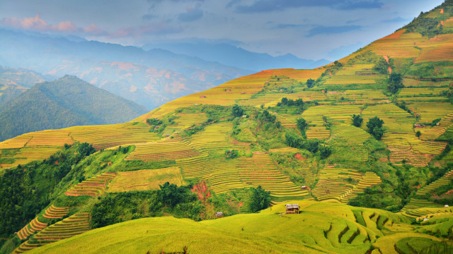 Mountain greenfield house tiltshift landscape free wallpaper for desktop - medium preview image