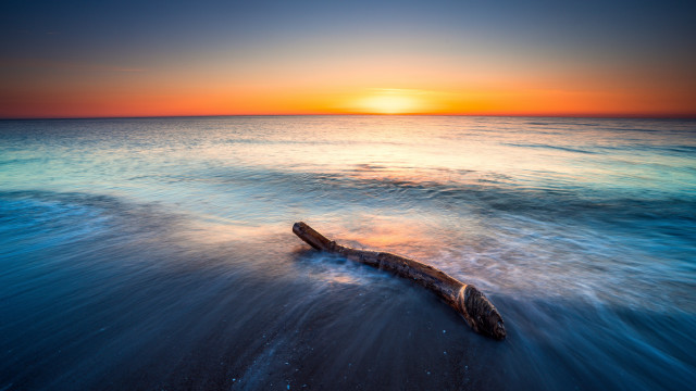 Log ocean sunset planet sky free wallpaper for desktop - medium preview image