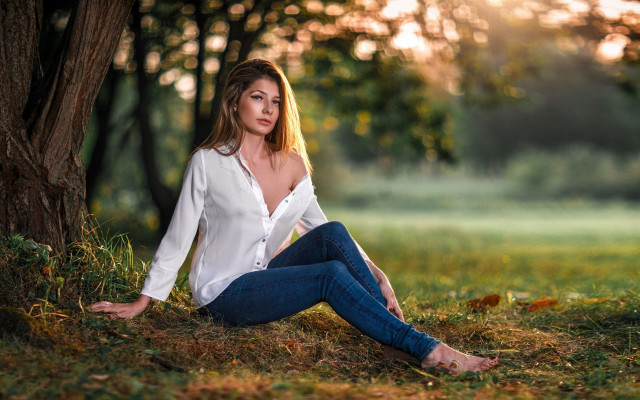 Woman park portrait bush denim free wallpaper for desktop - medium preview image