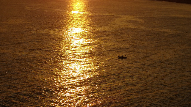 Boat sunset water goldenhour gursky free wallpaper for desktop - medium preview image