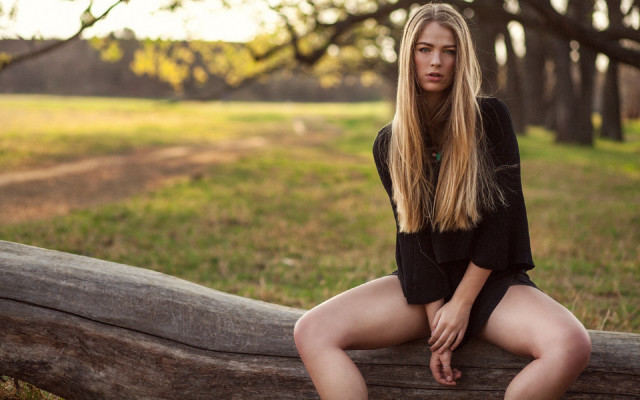 Woman sitting field blonde jewelry free wallpaper for desktop - medium preview image