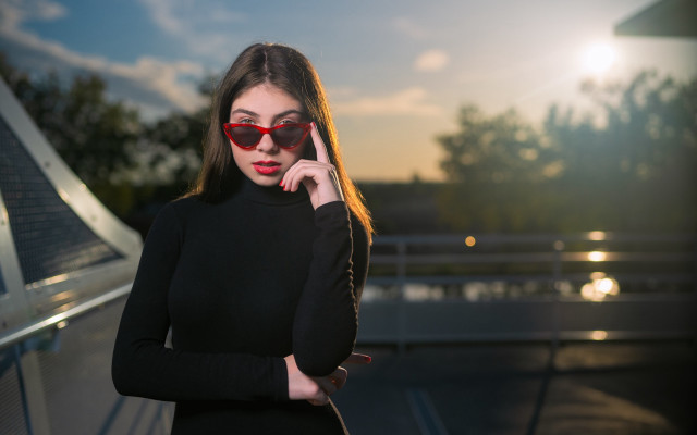 Woman black dress cellphone red free wallpaper for desktop - medium preview image