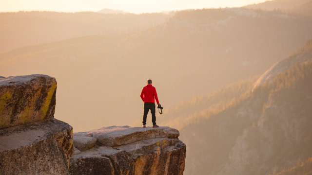 Cliff man snowboard beach desert free wallpaper for desktop - medium preview image