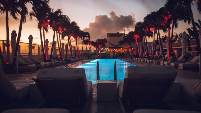 Pool lounge palm sunset hotel free wallpaper for desktop - medium preview image