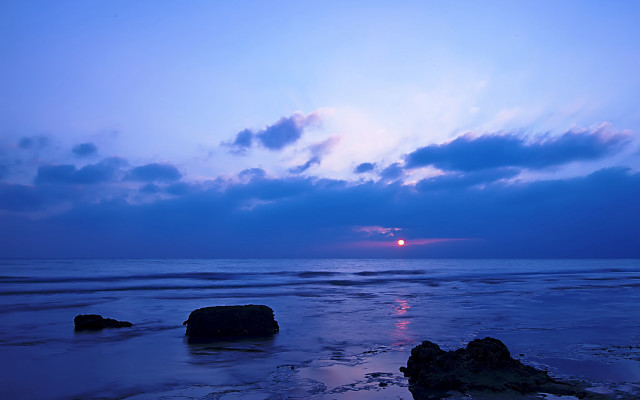 Sunset ocean rocks cloudy sky free wallpaper for desktop - medium preview image