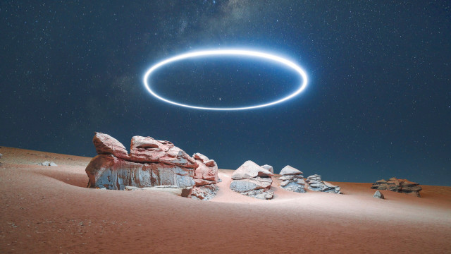Desert halo starry sky light free wallpaper for desktop - medium preview image