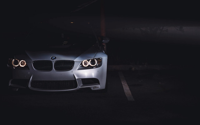 Silver car night parking lights free wallpaper for desktop - medium preview image