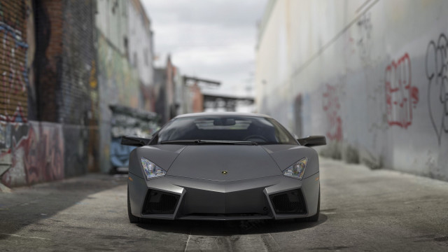 Grey sports car alley graffiti free wallpaper for desktop - medium preview image