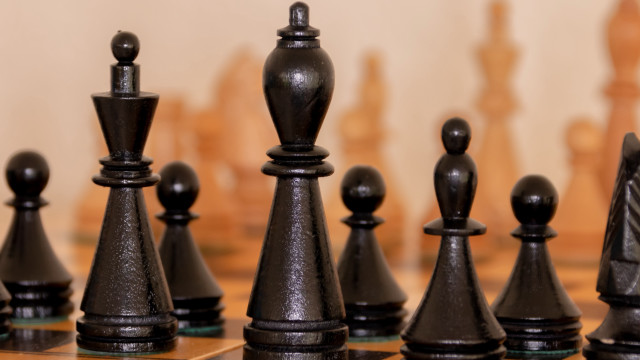 Chessboard black set white central free wallpaper for desktop - medium preview image