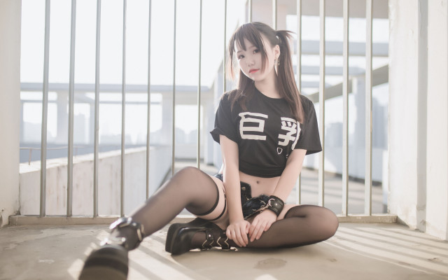 Woman black shirt boots crossed free wallpaper for desktop - medium preview image