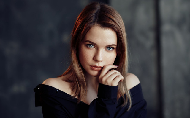 Blue eyes portrait woman brown free wallpaper for desktop - medium preview image