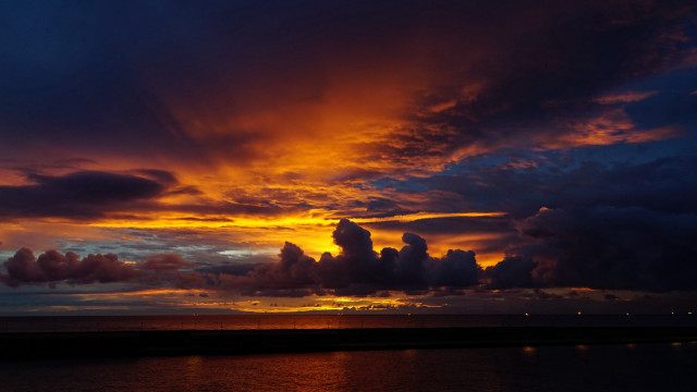 Sunset clouds water horizon cityscape free wallpaper for desktop - medium preview image