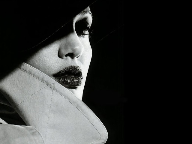 Woman hat trench coat black free wallpaper for desktop - medium preview image